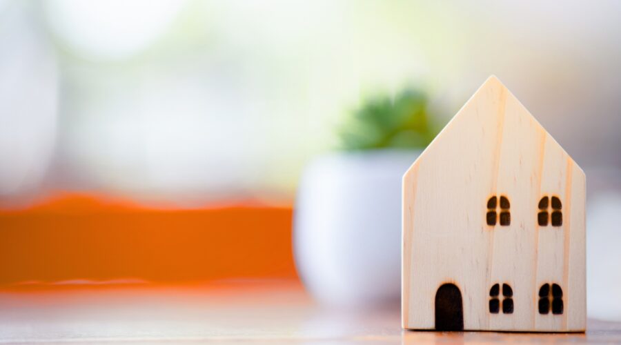 Απόσχιση κλάδου με ακίνητο: Πότε ισχύει η φορολογική απαλλαγή, πώς εξασφαλίζεται λειτουργική συνέχεια, τι προβλέπεται για εταιρείες & ατομικές.